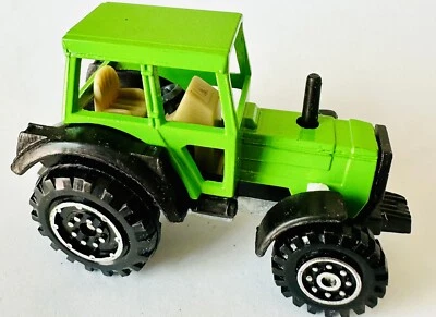 Welly 9132 DEUTZ-ALLIS Green Farm Tractor w Tan Interior 1/64 Scale Equipment - Image 1 of 4