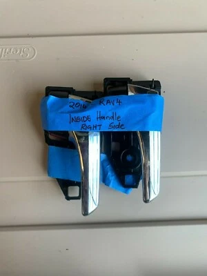 Toyota RAV4 2014 manija interior lado derecho Foto 1 de 2