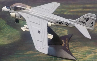 Maisto Tailwinds A-6E Intruder Fighter Jet Die-Cast Militar Marina de los Estados Unidos con soporte Foto 1 de 4