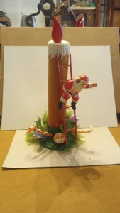 Vela flocada de Navidad MCM vintage con Santa en escalera y bastones de caramelo Hong Kong - Imagen 1 de 14