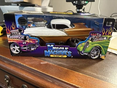 Olds 88 Oldsmobile 2005 vintage Muscle Machines 1956 1:18 techo marrón y blanco Foto 1 de 4