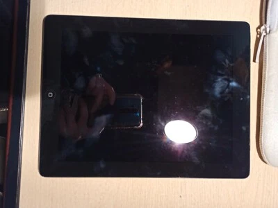 Apple iPad 2 (2011) Wi-Fi 3G 32G Nero per parti di ricambio - Immagine 1 di 4