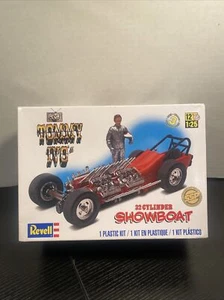 Revell TOMMY IVO'S 32 Cylinder Showboat 1:25 Scale Model 85-1285 2015 Open Box - Picture 1 of 9
