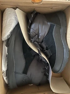 UGG - Picture 1 of 5