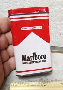 Marlboro Logo Sammlerstück leere Dose, lustiges Dekor Artikel 3,75 x 2,25 x 1 Zoll - Bild 1 von 5