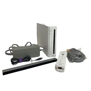 Nintendo Wii Console RVL-001 w Wiimote Controller Sensor Bar Power Supply Cables