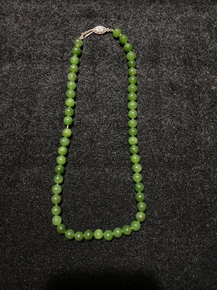 Collana Vintage In Giada Verde Naturale - Con chiusura in Argento 800 - Immagine 1 di 4