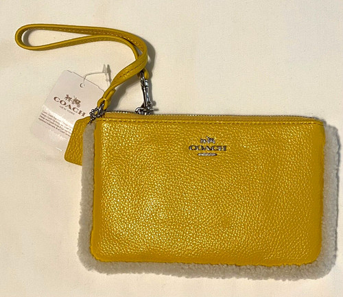 Coach New York braccialetto in pelle di shearling ciottoli piccolo giallo banana F64709