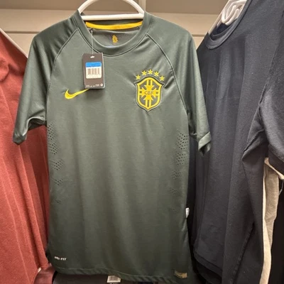 Camiseta de fútbol de la Selección Nacional de Brasil CBF 2014-15 tercera camiseta talla M Nike 575278-337 Foto 1 de 4
