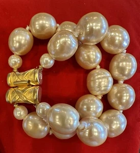 VINTAGE SIGNED KARL LAGERFELD DOUBLE STRAND CHUNKY PEARL BRACELET - Picture 1 of 6