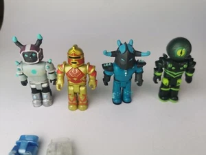 Roblox Champions of Roblox Figure Bundle 4 Pieces 2 Spare Legs - Picture 1 of 22