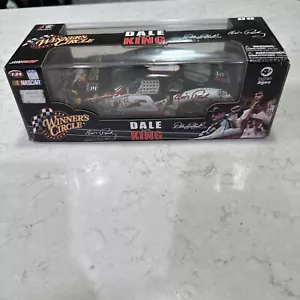 WINNER'S CIRCLE 2009 NASCAR DALE AND THE KING 1:24 DIECAST DALE EARNHARDT SR - Picture 1 of 11