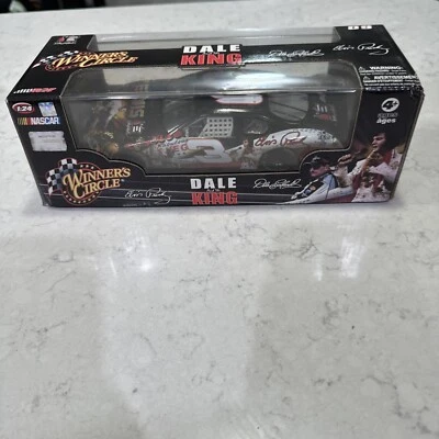CÍRCULO DEL GANADOR 2009 NASCAR DALE AND THE KING 1:24 DIECAST DALE WONHARDT SR Foto 1 de 4