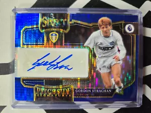 2022-23 Panini Select EPL Gordon Strachan Pitchside Auto Blue Pulsar Prizm LEEDS - Foto 1 di 2