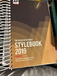 The Associated Press STYLEBOOK 2019 and Briefing on Media Law PB Spiralbound