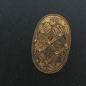 Pin Mantón Celta 2.5"x1.5" Tono Bronce - Imagen 1 de 4