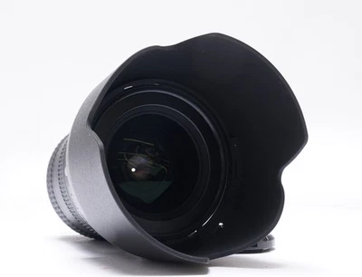 Lente zoom Nikon NIKKOR 17-55 mm f/2,8G AF-S DX IF-ED Foto 1 de 4