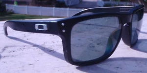 Oakley HOLBROOK OO9102-52 NEGRO MATE PLATA LOGO 55[]18-137 GRIS POLARIZADO - Imagen 1 de 10