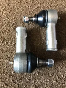 2 x MGB MGC ZINC PLATED + GREASE NIPPLE Track Rod Ends GSJ168 - Picture 1 of 2