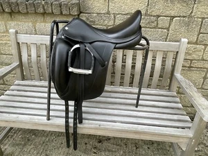Equipe Emporio 17” Dressage Saddle Medium Monoflap - Picture 1 of 11