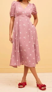 Her Universe Disney Minnie Mouse Flower Chiffon Midi Dress - Size S - New w/Tags - Picture 1 of 3
