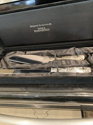 Servidor de pasteles de boda Things Remember de acero inoxidable Foto 1 de 4