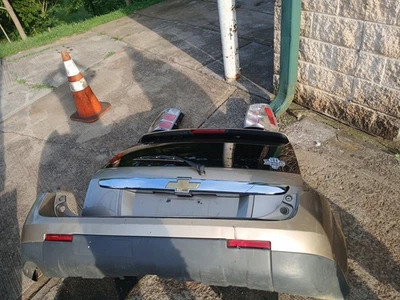 Parachoques trasero con escotilla y luces traseras para un Chevy Equinox Lt 2008 Foto 1 de 4