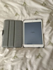 Apple iPad Mini  - Picture 1 of 3