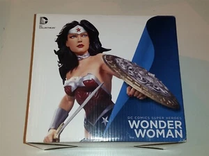 WONDER WOMAN SUPER HERO FIGURE 6.75" JIM LEE STATUE BUST DC COMICS < - Picture 1 of 3