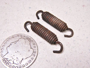 78 SUZUKI TS250 REAR BRAKE PADS/SHOES SPRINGS - Picture 1 of 2