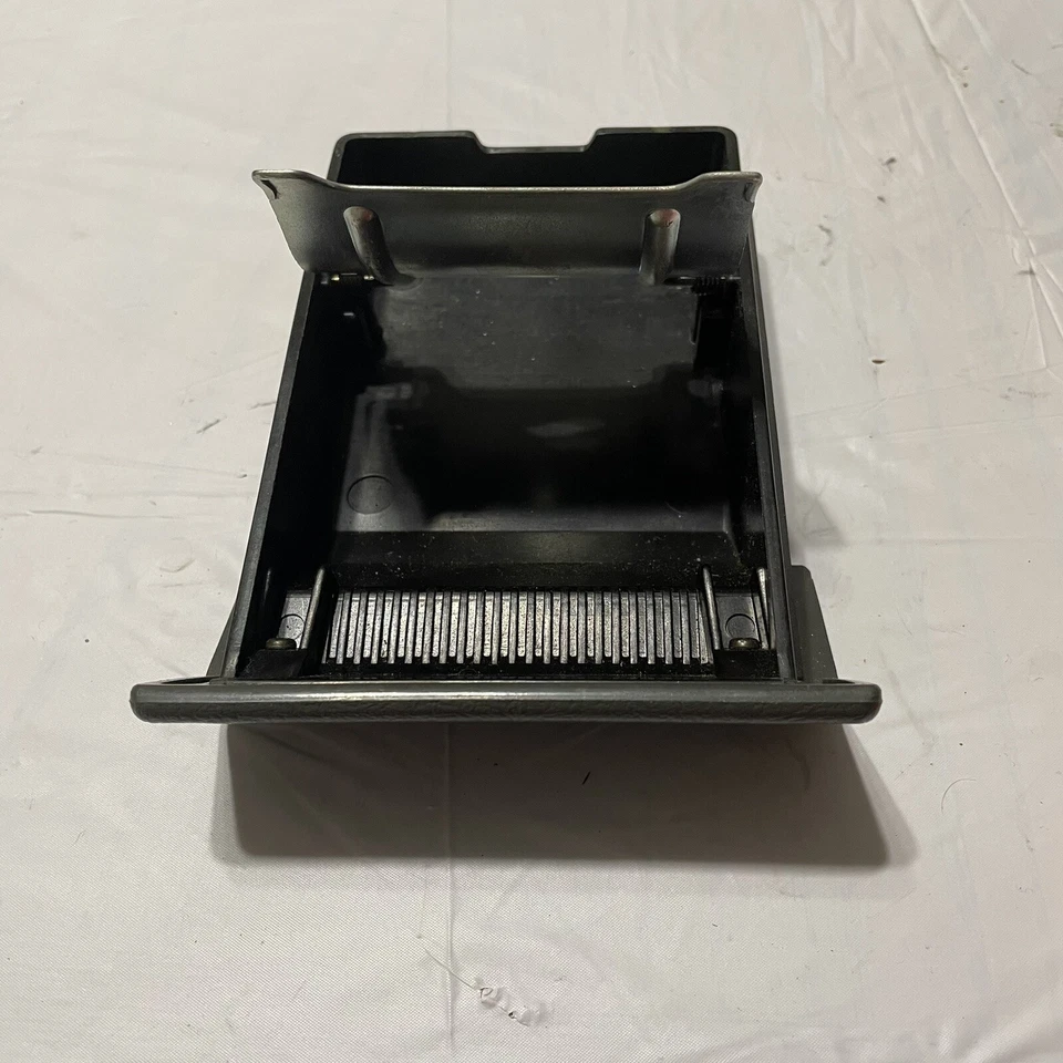 Оригинальная пепельница 1986-1989 Acura Integra СЕРАЯ от оригинального производителя  - Изображение 1 из 4