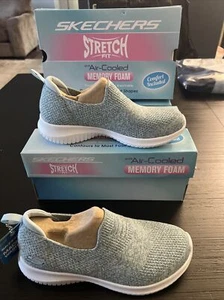 Skechers Ultra Flex Harmonious Shoe Women Size 5 Light Blue Slip On New In Box - Picture 1 of 2