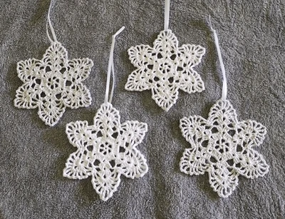 NUEVO Regalo Hecho a Mano Crochet Navidad Adornos Copo de Nieve Decoración de Pared 4 piezas Foto 1 de 3