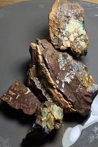 Boulder Opal paquete áspero Winton verde azul lapidario 5750 quilates 1,15 kilogramos - Imagen 1 de 24