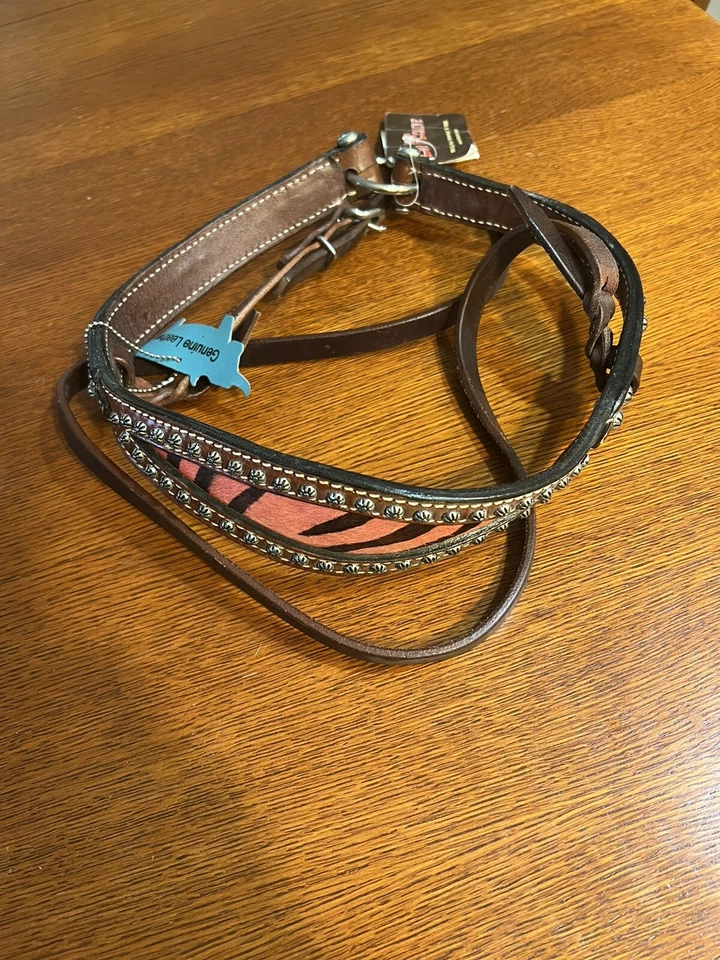 ARNÉS TACHONADO PELO REAL ROSA EQUINO BAR H BRH-10772 RD - CASTAÑO NUEVO CON ETIQUETAS Foto 1 de 4