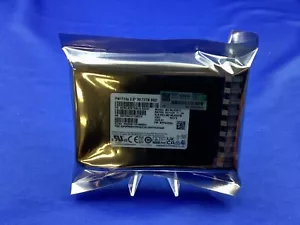 P66205-B21 HPE 30TB NVME RI BC U.3 PM1733A SPL SSD P66256-001 MZ-WLR30TC - Foto 1 di 7