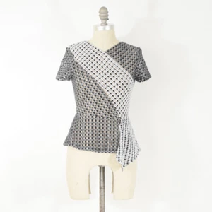 BCBG Max Azria Bluse XXS schwarz-weiß Stretch Strick Schößchen Oberteil - Bild 1 von 7