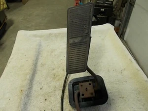 1972 OLDSMOBILE CUTLASS F-85 4-DOOR SEDAN, GAS PEDAL ASSEMBLY. ORIGINAL , N-743 - Picture 1 of 4