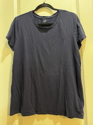 "Camiseta Gap azul marino cuello redondo favorita XL manga corta axila a axila 20""" Foto 1 de 4