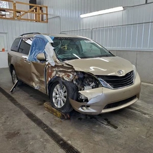 Info-GPS-TV Screen Mounted Center Dash Player Fits 11-14 SIENNA 1076627 - Picture 1 of 15