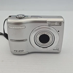 Olympus FE-210 7.1Mp fotocamera digitale zoom 3x argento testata funzionante - Foto 1 di 4