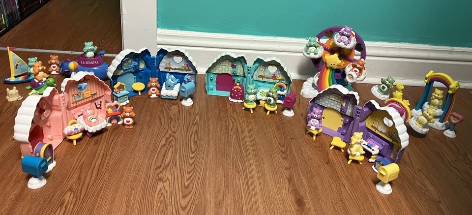 ¡Enorme lote de colección Care Bears Care-A-Lot, 4 casas, parque de atracciones, playa y más! Foto 1 de 4