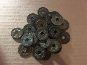 Qing Dynasty Qianlong Tong Bao Coins Original 18th Century 清代乾隆通寶 - Picture 1 of 3