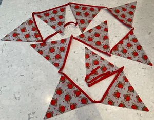 Handmade Christmas Double-Sided Bunting 1.75mtrs/7 pennants FREE P&P - Picture 1 of 2