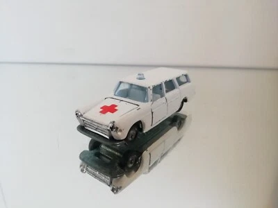 Ambulancia Majorette Peugeot 404 Francia ¡Excelente RARA! - Imagen 1 de 4