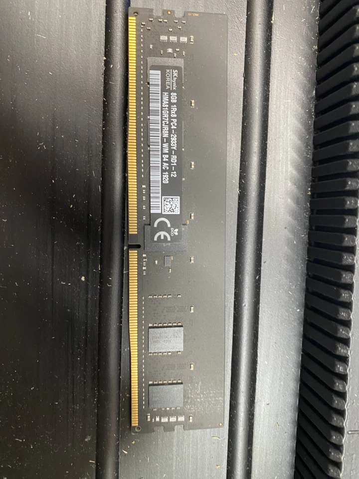 Memoria RAM de servidor Hynix 8 GB DDR4-2933 RDIMM HMA81GR7CJR8N-WM Foto 1 de 1