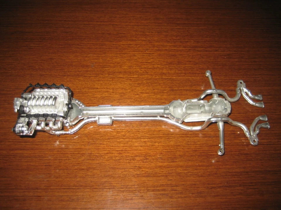 MOTORE CHEVROLET CORVETTE C5 1/18 BURAGO TUNING O DIORAMA - Immagine 1 di 1