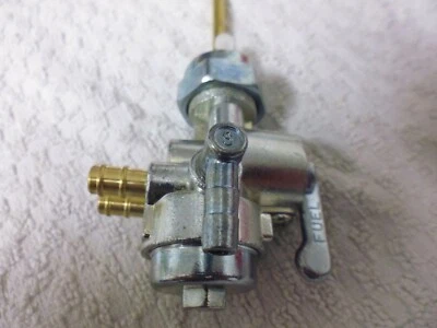 KAWASAKI KH250,KH400 S1 S2 TRIPLE GRIFO GASOLINA GRIFO COMBUSTIBLE, CLÁSICO. Foto 1 de 3