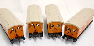 2 Pair Thomas & Friends Annabel and Clarabel Train Cars - Ertl 1984 & 1987 - Picture 1 of 4