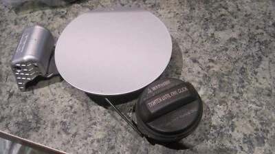 2015 KIA FORTE 4DR SEDAN GAS FUEL TANK DOOR LID w/ gas CAP Ultra Silver #4SS OEM Foto 1 de 3